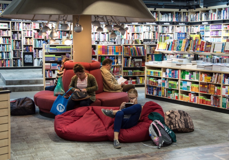 boutique-FREJUS-min_books_bookstore_book_reader_readers_reading_shop_sale_books-849006