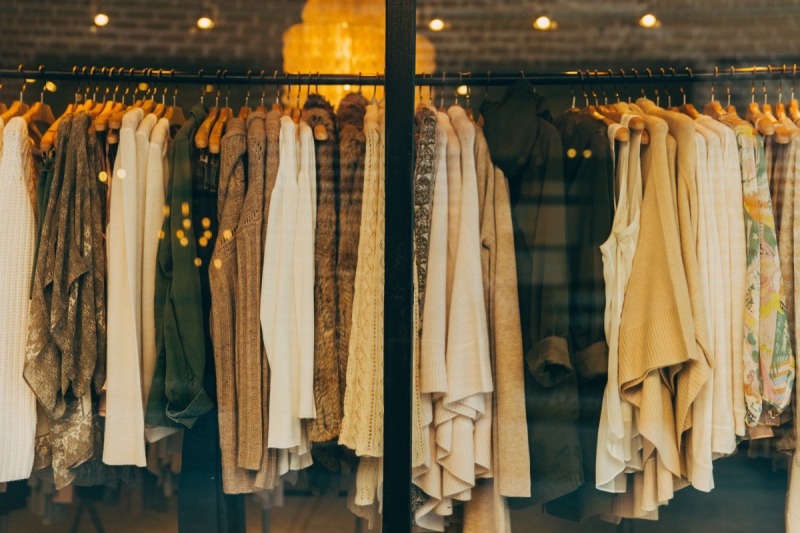 boutique-FREJUS-min_clothe_fashion_store_shop_window_store_front-21277
